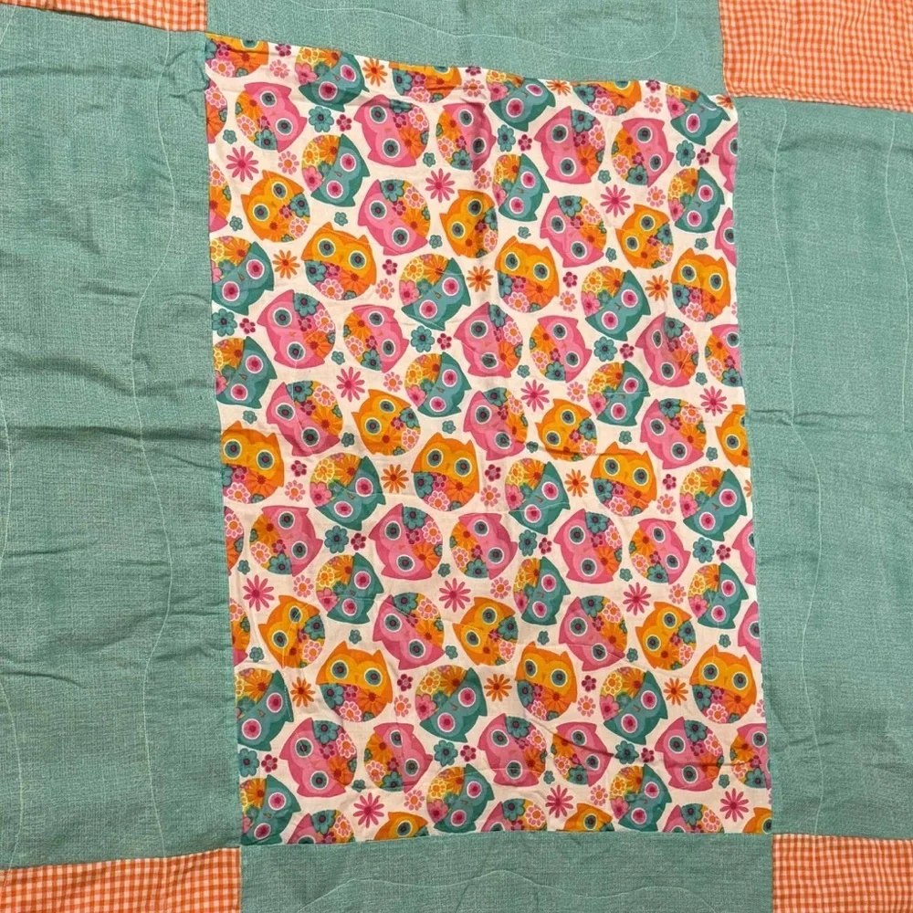 Handmade Owl Patchwork Quilt 33x40in no stains or wear baby blanket